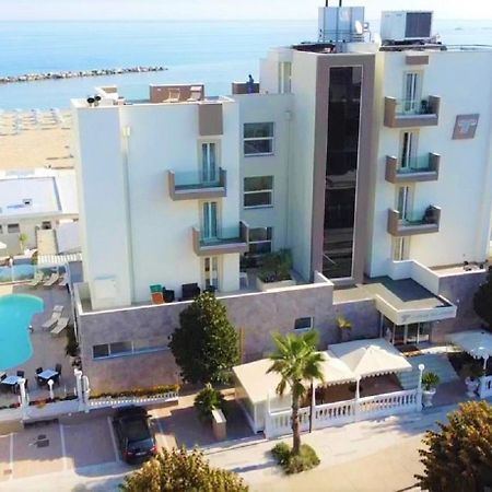 Hotel Caesar Paladium Rímini Exterior foto
