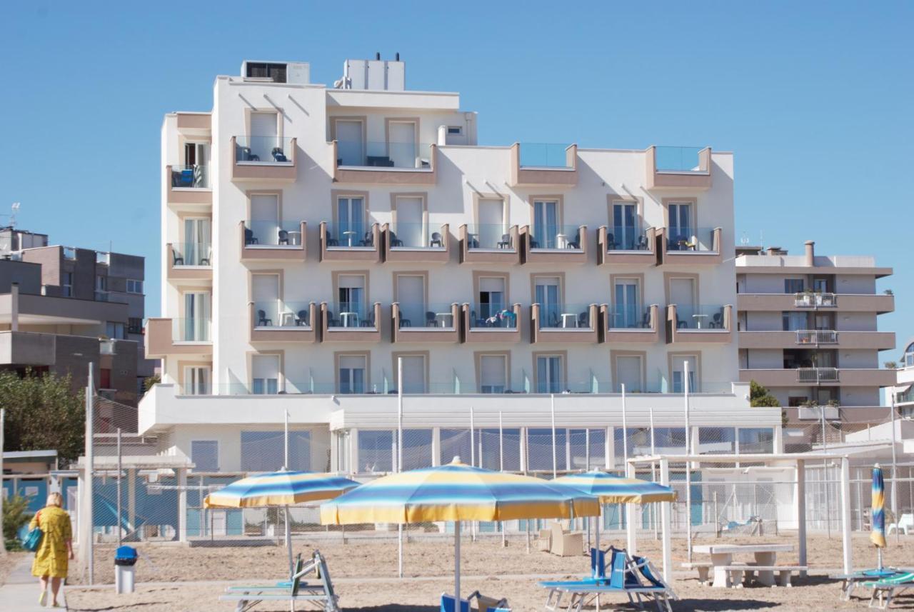 Hotel Caesar Paladium Rímini Exterior foto