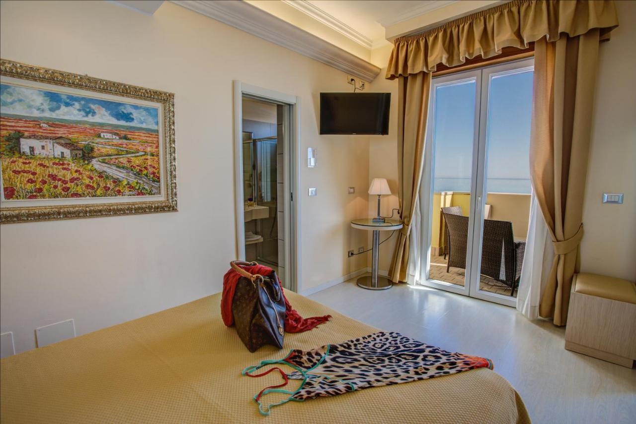Hotel Caesar Paladium Rímini Habitación foto