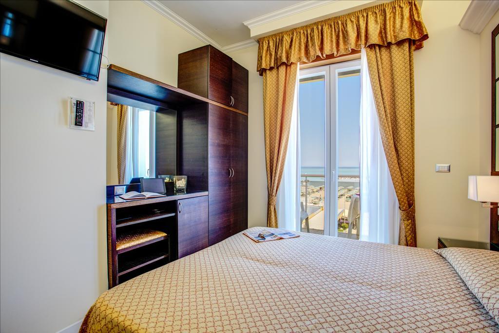 Hotel Caesar Paladium Rímini Habitación foto