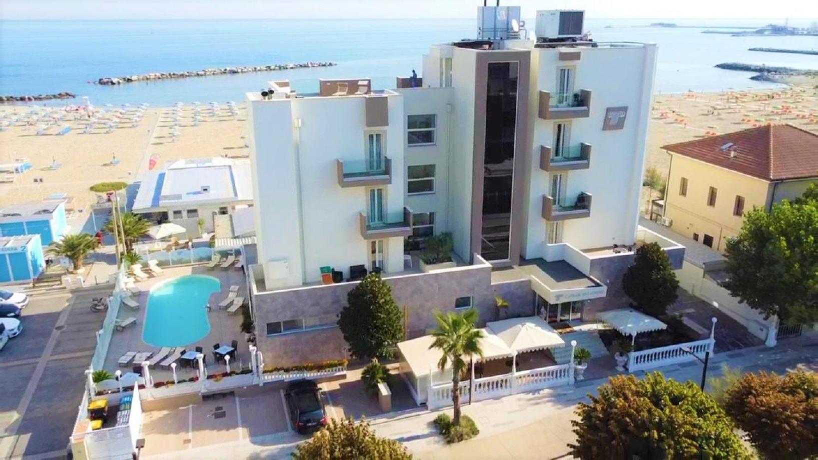 Hotel Caesar Paladium Rímini Exterior foto