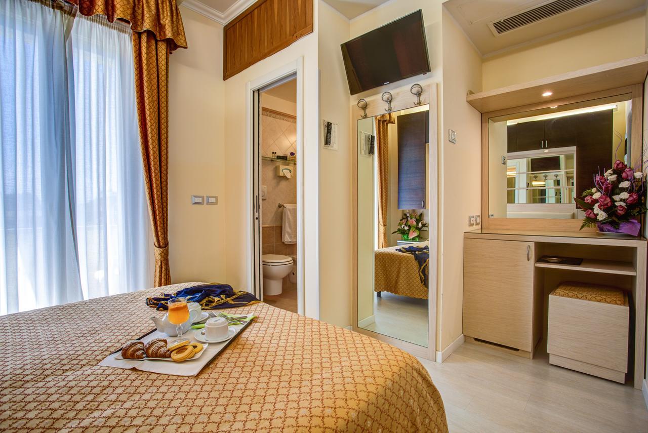 Hotel Caesar Paladium Rímini Exterior foto